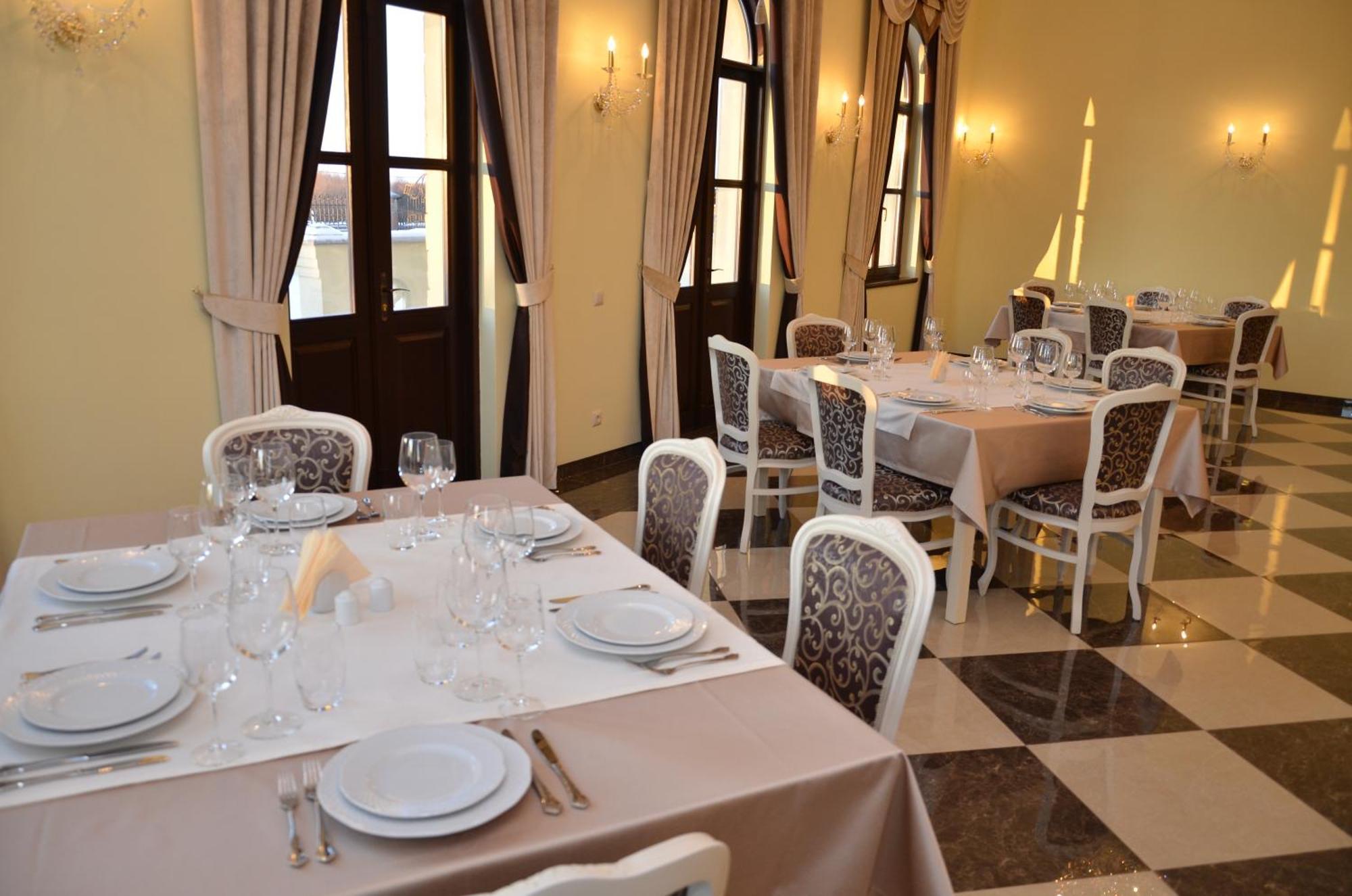 Chateau Royal Hotel Berezovka  외부 사진