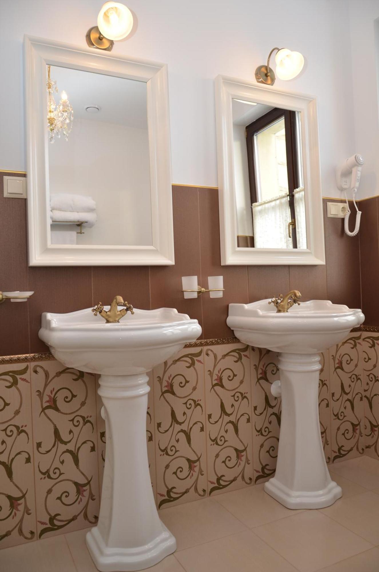 Chateau Royal Hotel Berezovka  외부 사진
